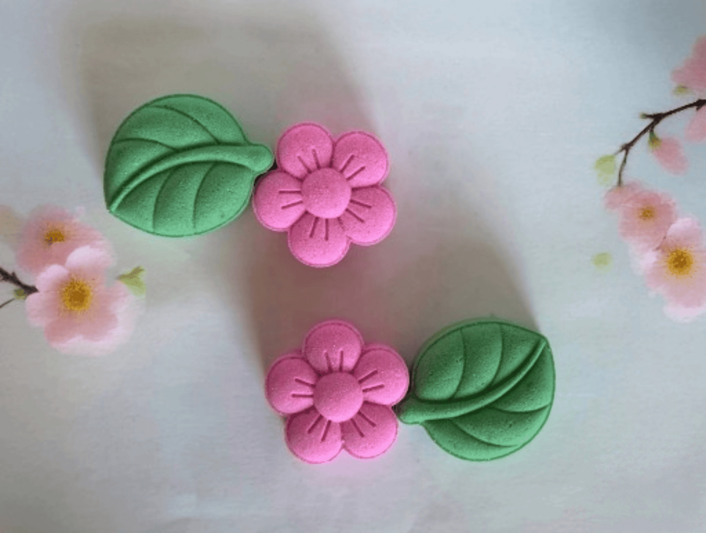 Flower with a leaf Bath bombs, spring bath bombs, summer bath bombs, party favors, Alice in wonderland, gift - Bath & Body Products ByRawand